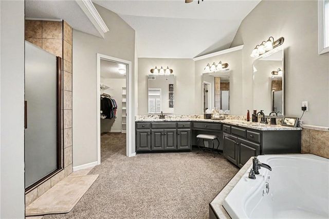 2724 SW Monarch Drive, Lee's Summit, MO 64082