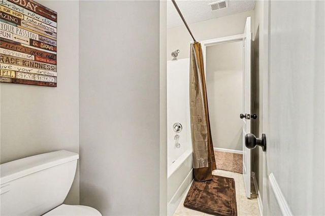 2724 SW Monarch Drive, Lee's Summit, MO 64082
