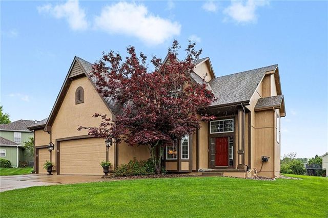 2724 SW Monarch Drive, Lee's Summit, MO 64082