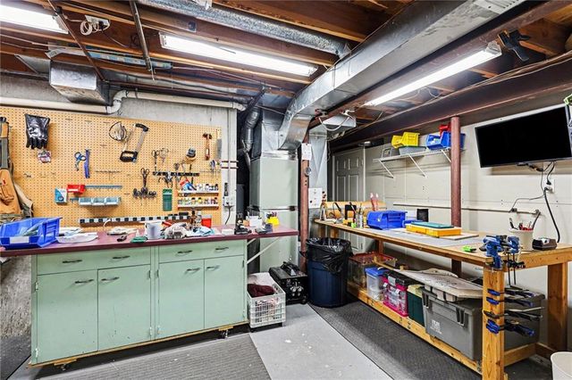 2724 SW Monarch Drive, Lee's Summit, MO 64082