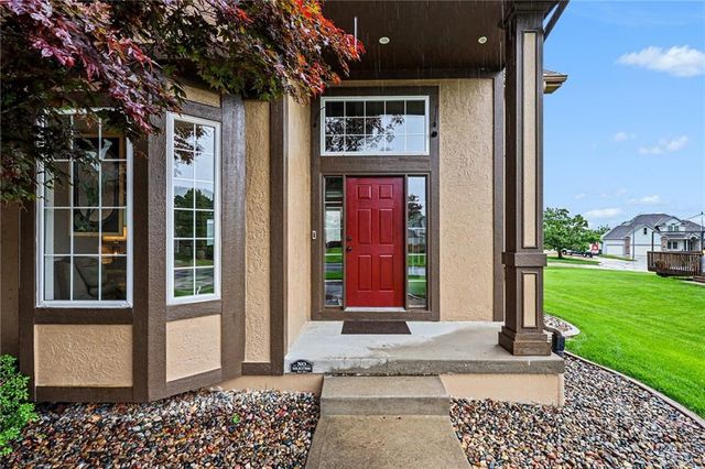 2724 SW Monarch Drive, Lee's Summit, MO 64082