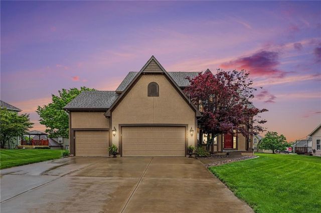 2724 SW Monarch Drive, Lee's Summit, MO 64082