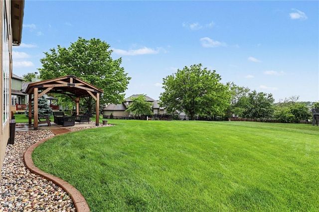 2724 SW Monarch Drive, Lee's Summit, MO 64082