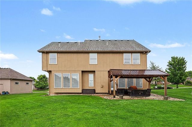 2724 SW Monarch Drive, Lee's Summit, MO 64082