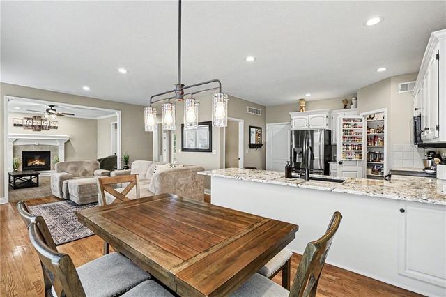 2724 SW Monarch Drive, Lee's Summit, MO 64082