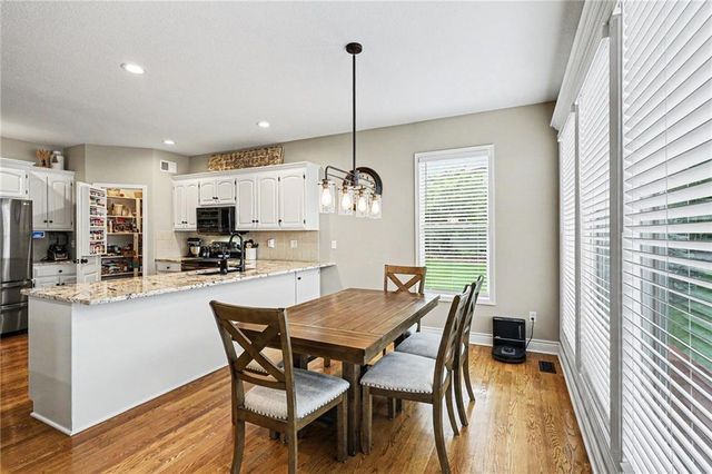 2724 SW Monarch Drive, Lee's Summit, MO 64082