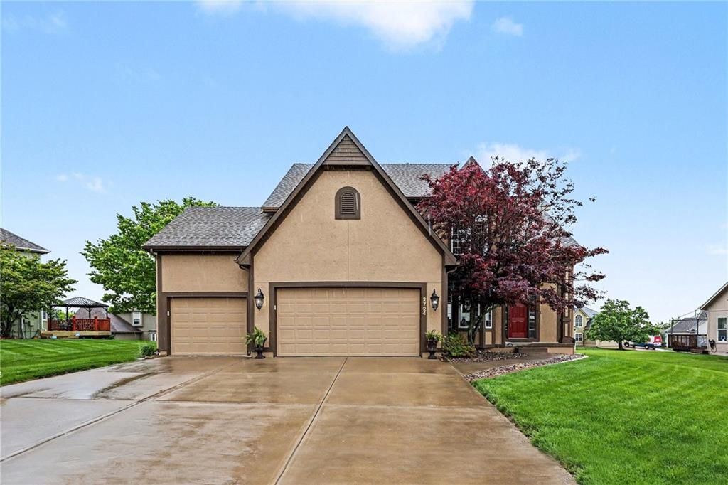 2724 SW Monarch Drive, Lee's Summit, MO 64082