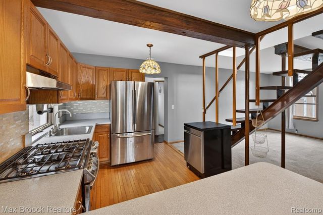 9024 Mandon Road, White Lake, MI 48386