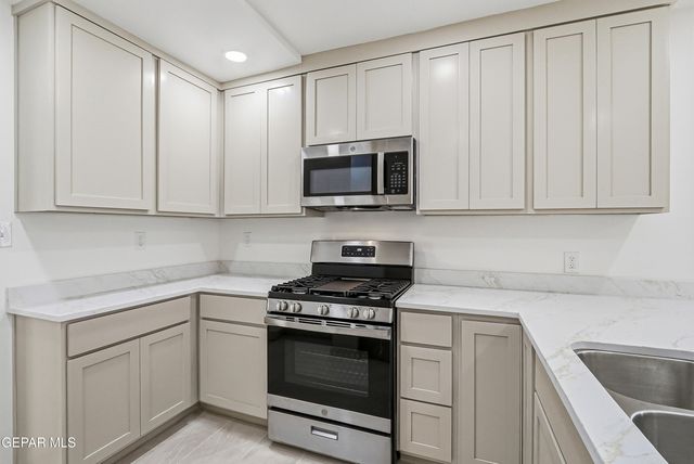 1605 N CAMPBELL Street, El Paso, TX 79902