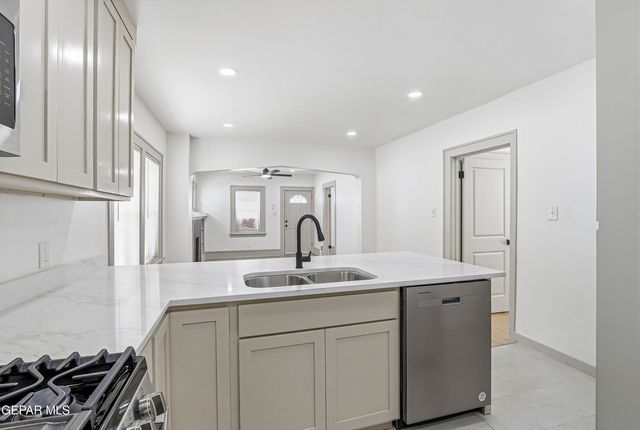 1605 N CAMPBELL Street, El Paso, TX 79902
