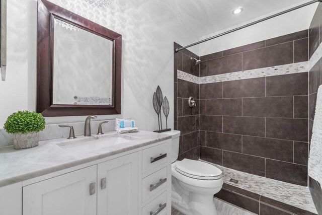 9240 Sabal Ridge Circle B, Boca Raton, FL 33434