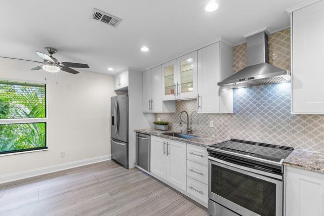 9240 Sabal Ridge Circle B, Boca Raton, FL 33434