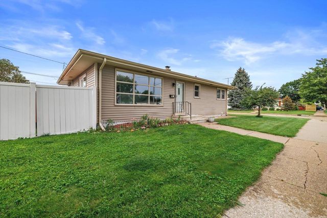 2306 17th AVENUE, Kenosha, WI 53140