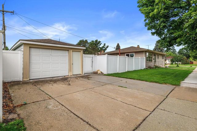 2306 17th AVENUE, Kenosha, WI 53140