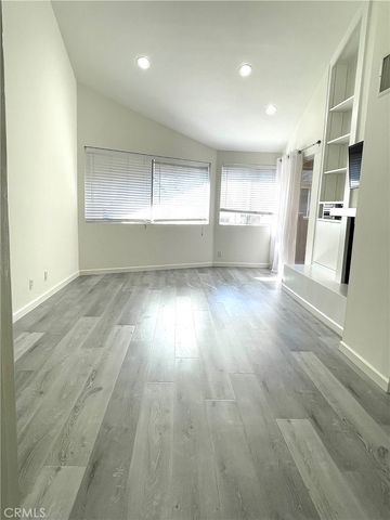 10911 Bluffside 22, Studio City, CA 91604
