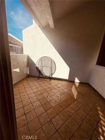 10911 Bluffside 22, Studio City, CA 91604