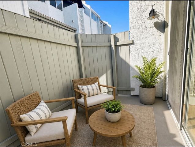 10911 Bluffside 22, Studio City, CA 91604