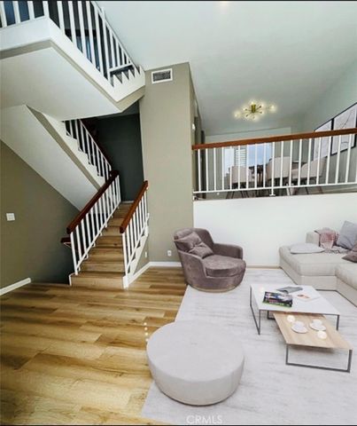 10911 Bluffside 22, Studio City, CA 91604