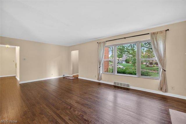 674 Upper Merriman Drive, Akron, OH 44303