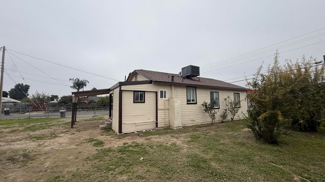 1507 W Houston Avenue, Visalia, CA 93291
