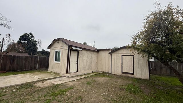1507 W Houston Avenue, Visalia, CA 93291