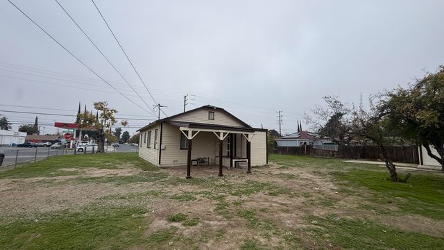 1507 W Houston Avenue, Visalia, CA 93291