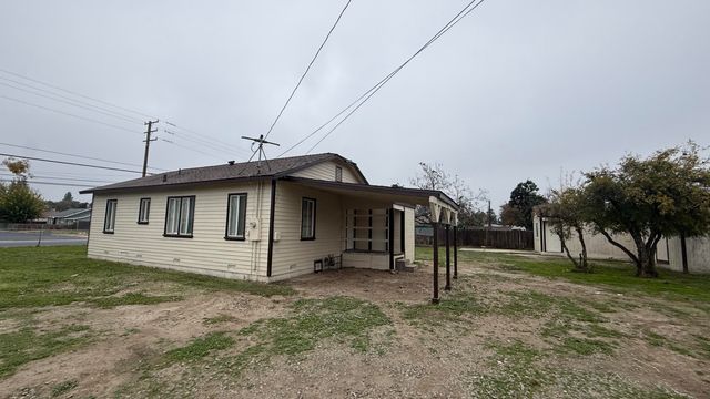 1507 W Houston Avenue, Visalia, CA 93291