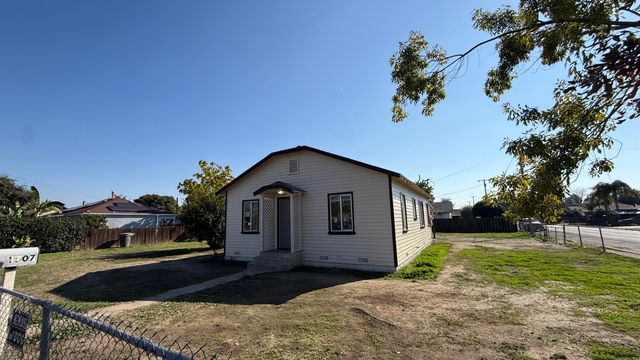 1507 W Houston Avenue, Visalia, CA 93291