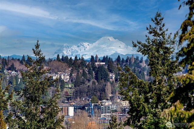 1939 E Crescent Drive, Seattle, WA 98112