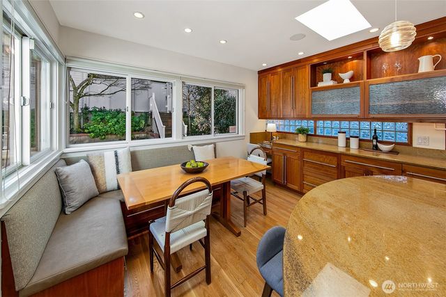 1939 E Crescent Drive, Seattle, WA 98112