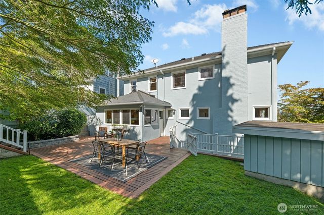 1939 E Crescent Drive, Seattle, WA 98112