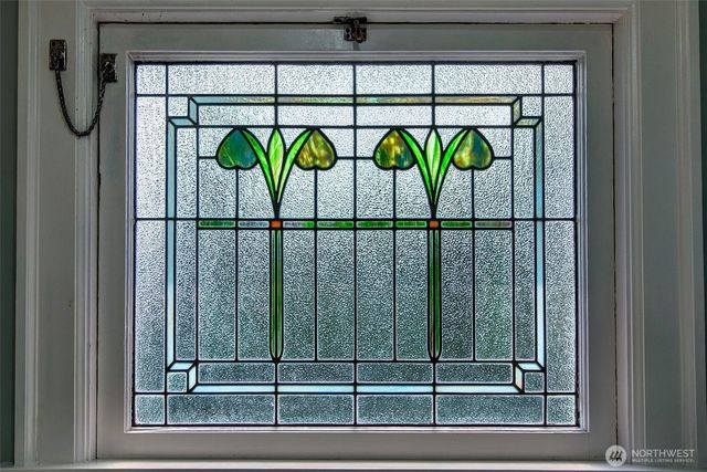 1939 E Crescent Drive, Seattle, WA 98112