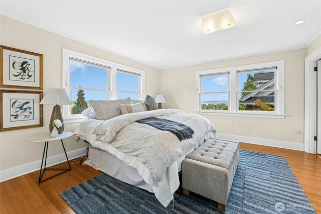 1939 E Crescent Drive, Seattle, WA 98112