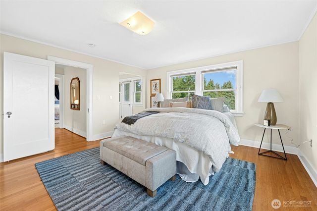 1939 E Crescent Drive, Seattle, WA 98112