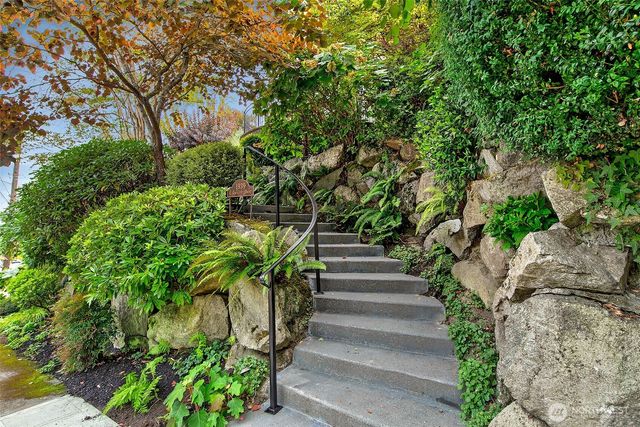 1939 E Crescent Drive, Seattle, WA 98112