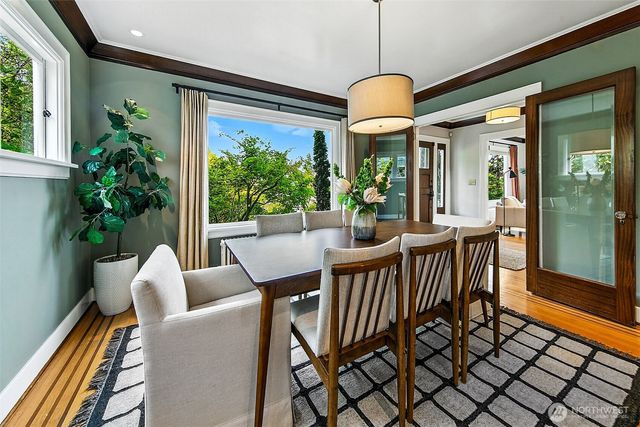 1939 E Crescent Drive, Seattle, WA 98112