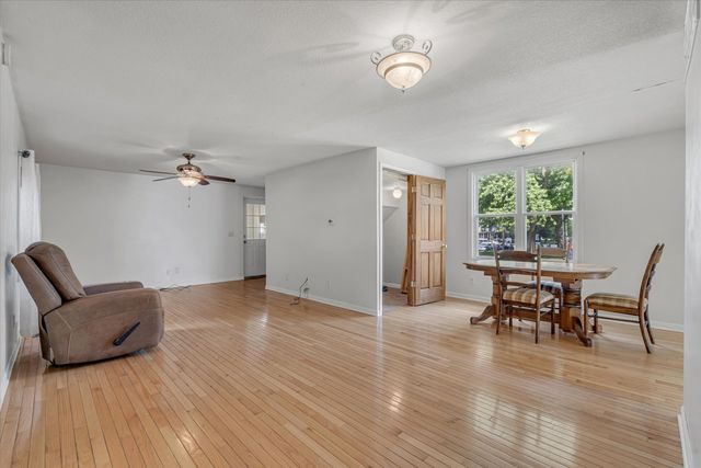 303 8th Street, De Witt, IA 52742