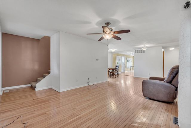 303 8th Street, De Witt, IA 52742