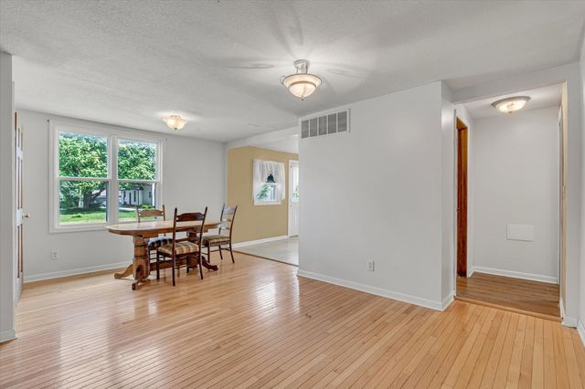 303 8th Street, De Witt, IA 52742