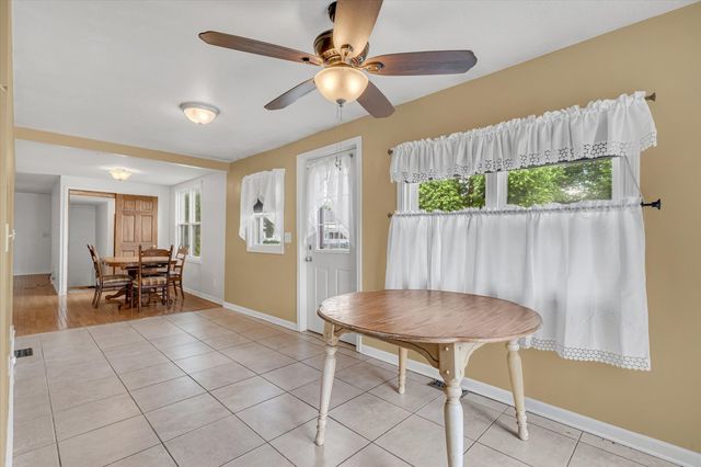 303 8th Street, De Witt, IA 52742
