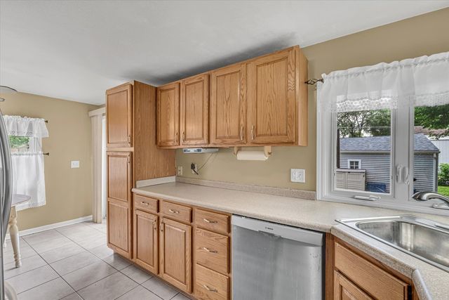 303 8th Street, De Witt, IA 52742