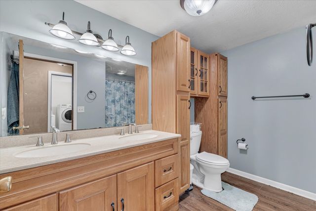 303 8th Street, De Witt, IA 52742