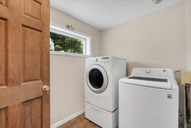 303 8th Street, De Witt, IA 52742