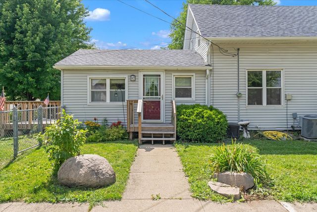 303 8th Street, De Witt, IA 52742