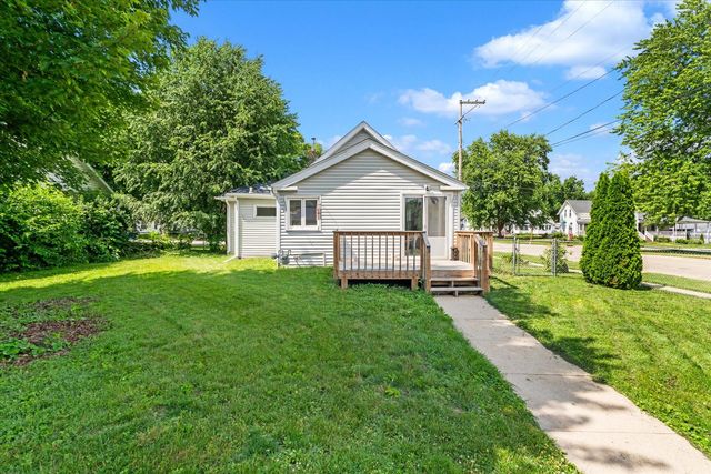 303 8th Street, De Witt, IA 52742