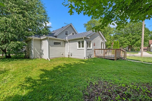 303 8th Street, De Witt, IA 52742