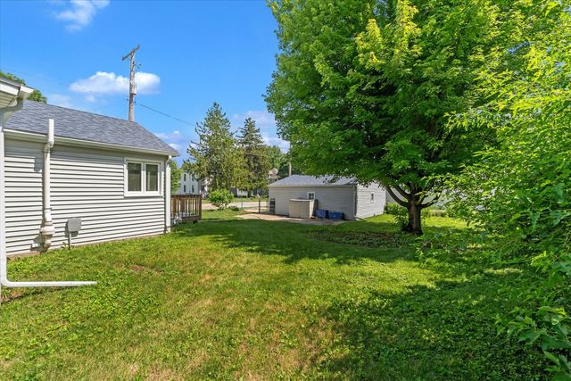 303 8th Street, De Witt, IA 52742