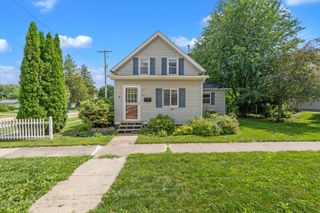 303 8th Street, De Witt, IA 52742