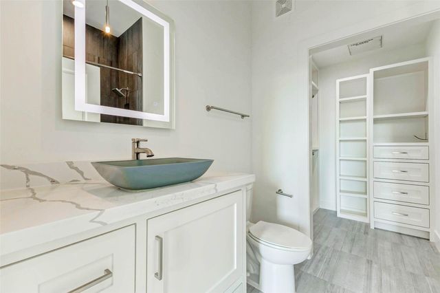300 St Joseph Parkway 112, Houston, TX 77002