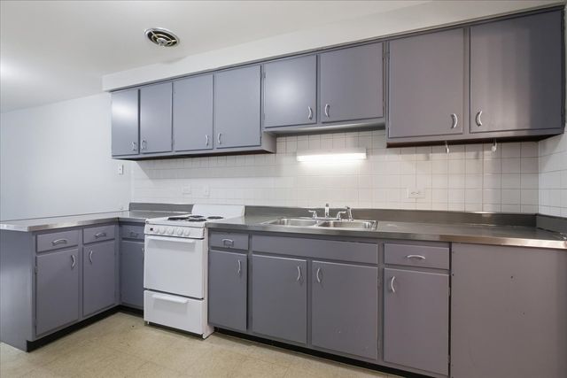 6206 W 64th Place 101, Chicago, IL 60638